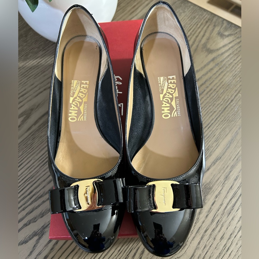 Ferragamo Vara Bow Black Leather Low Pumps